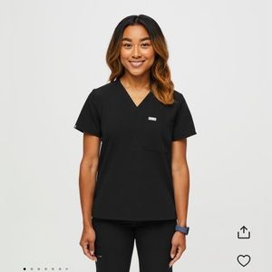 FIGS Catarina One Pocket Scrub Top in Black